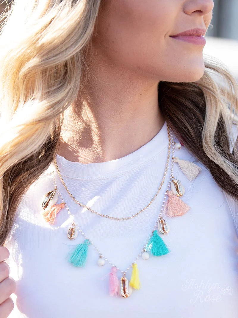 CHAIN NECKLACE WITH SHELLS & MULTICOLOR TASSELS
